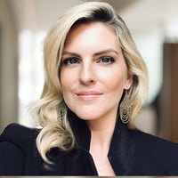 Carrie Lewis Headshot