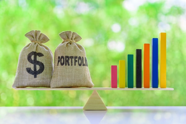Maximizing Growth Efficiency: Why Fractional CROs Are the Smartest Choice for Seed and Series A/B Startups